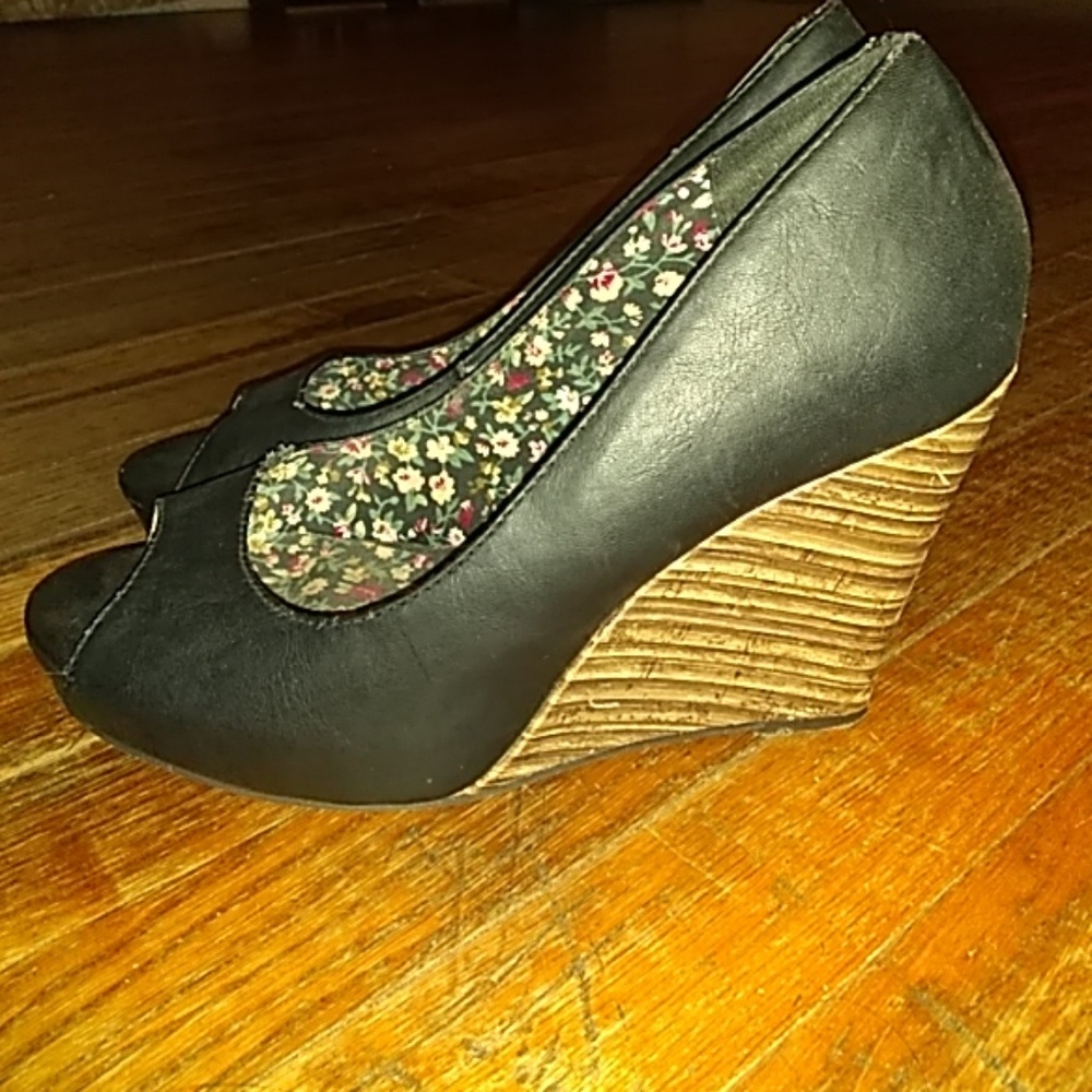 Kenneth Cole Peep Toe Wedges